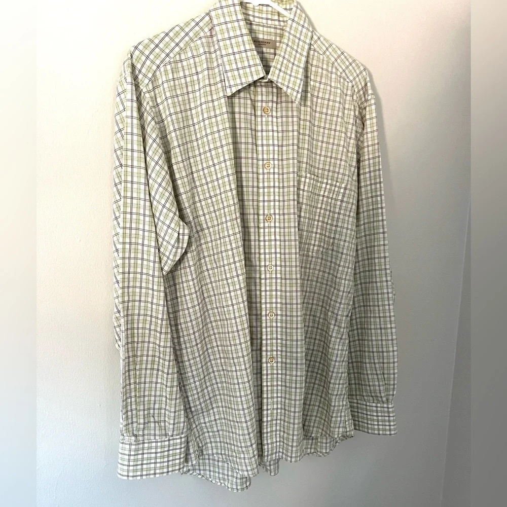 LIKE NEW CONDITION BURBERRY PLAID SHIRT SIZE LARGE - Picture 4 of 9